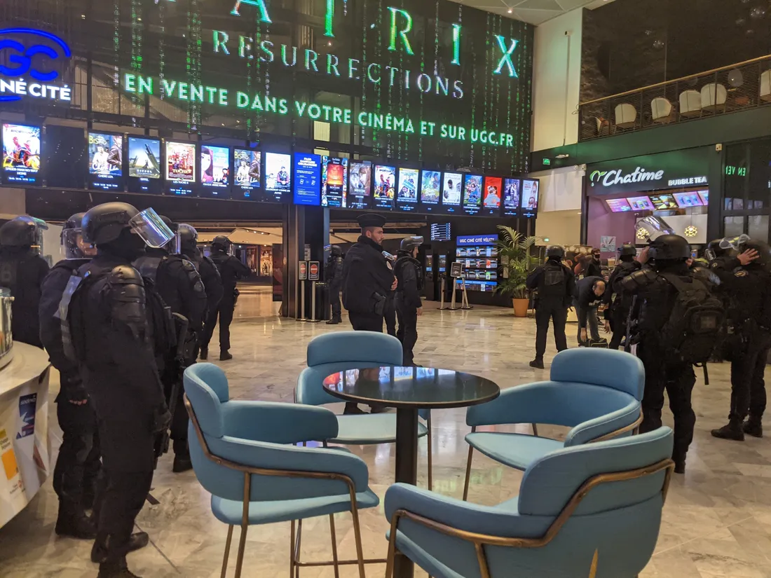 Yvelines : le centre commercial Vélizy 2 bouclé après une fausse prise d’otage